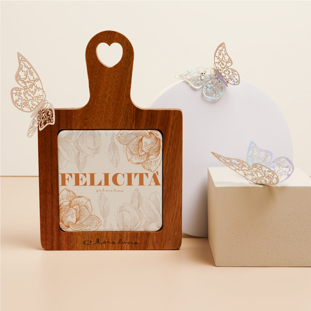 Bomboniera Claraluna Tagliere in Legno con Cuore Traforato e Mattonella in Porcellana con scritta Felicità 25059