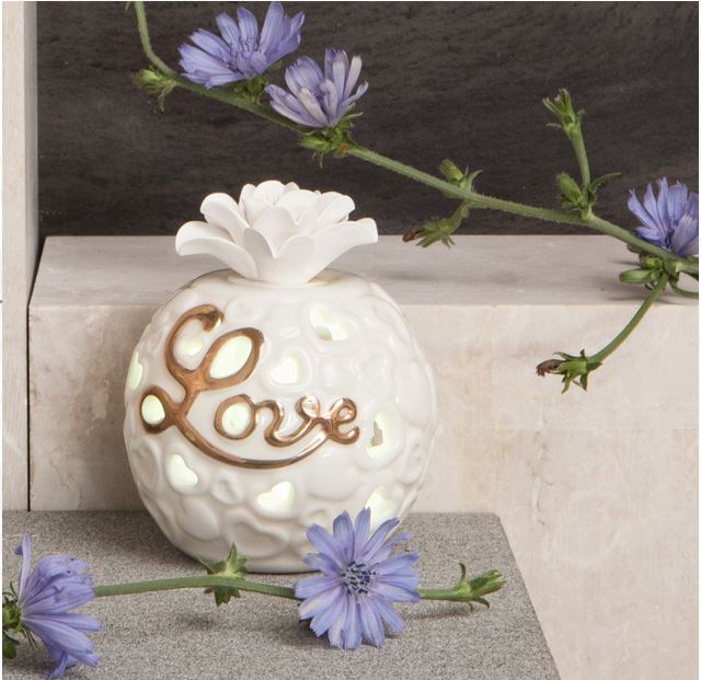 Profumatore Medio a Led in Porcellana Smaltata Bianca con decori a Cuore -  20182