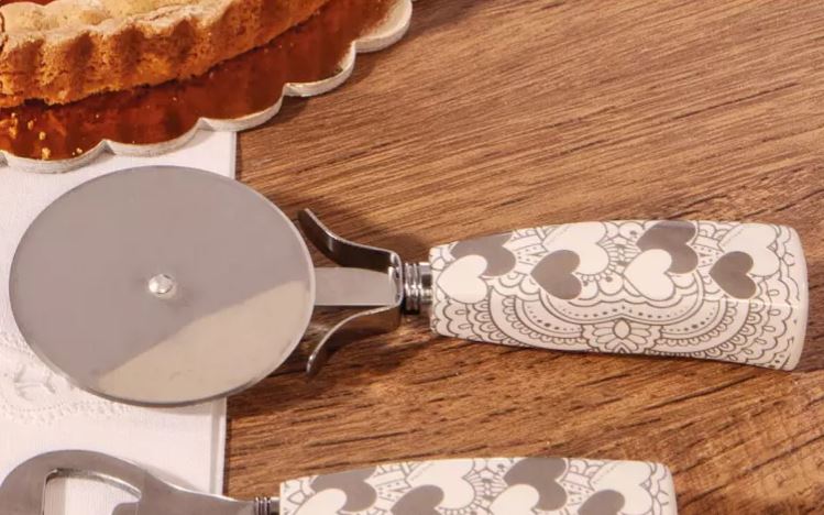 Bomboniera Claraluna Rotella per la Pizza con decori cuore 23037