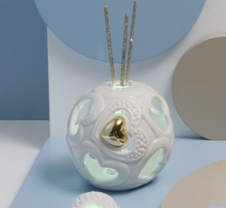 Bomboniera Claraluna  Profumatore a sfera grande con Cuori traforati a Led - 21122